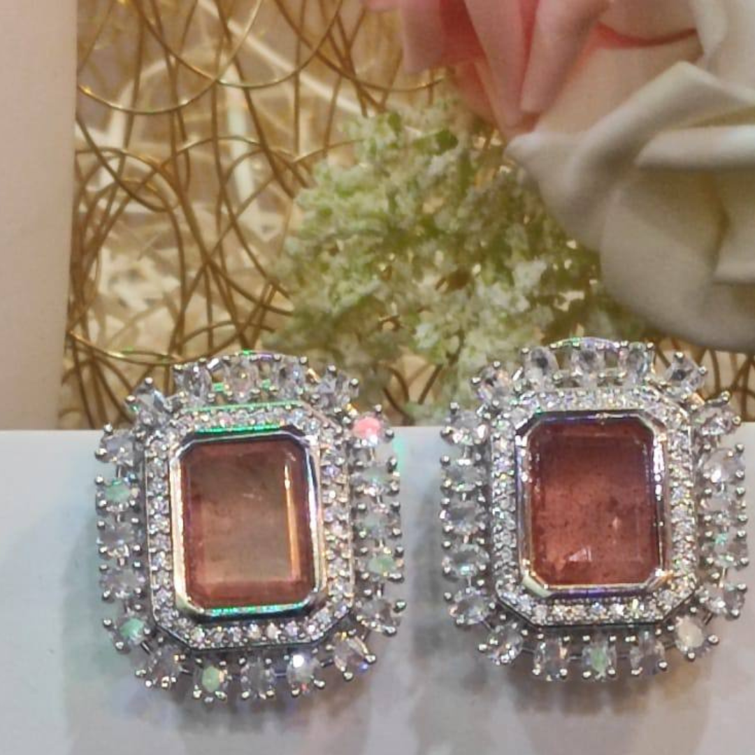ELIZABETH (III) BROWN EARRING