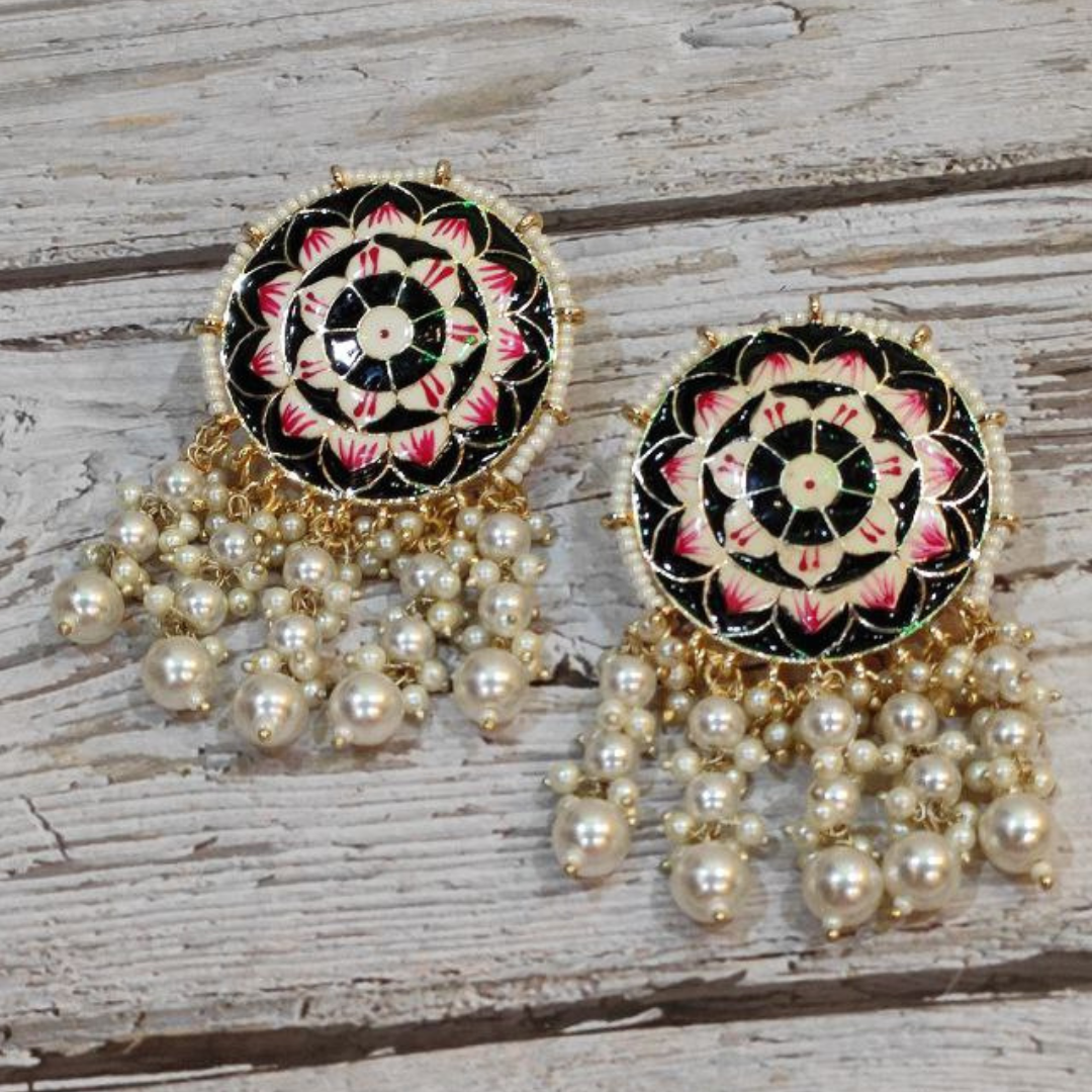 BHADO BLACK EARRING