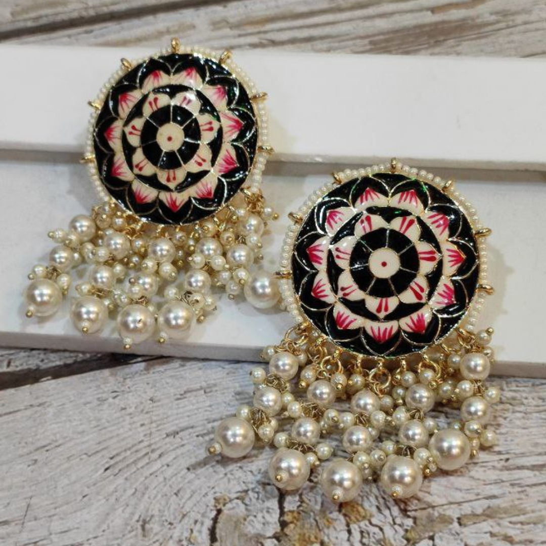 BHADO BLACK EARRING