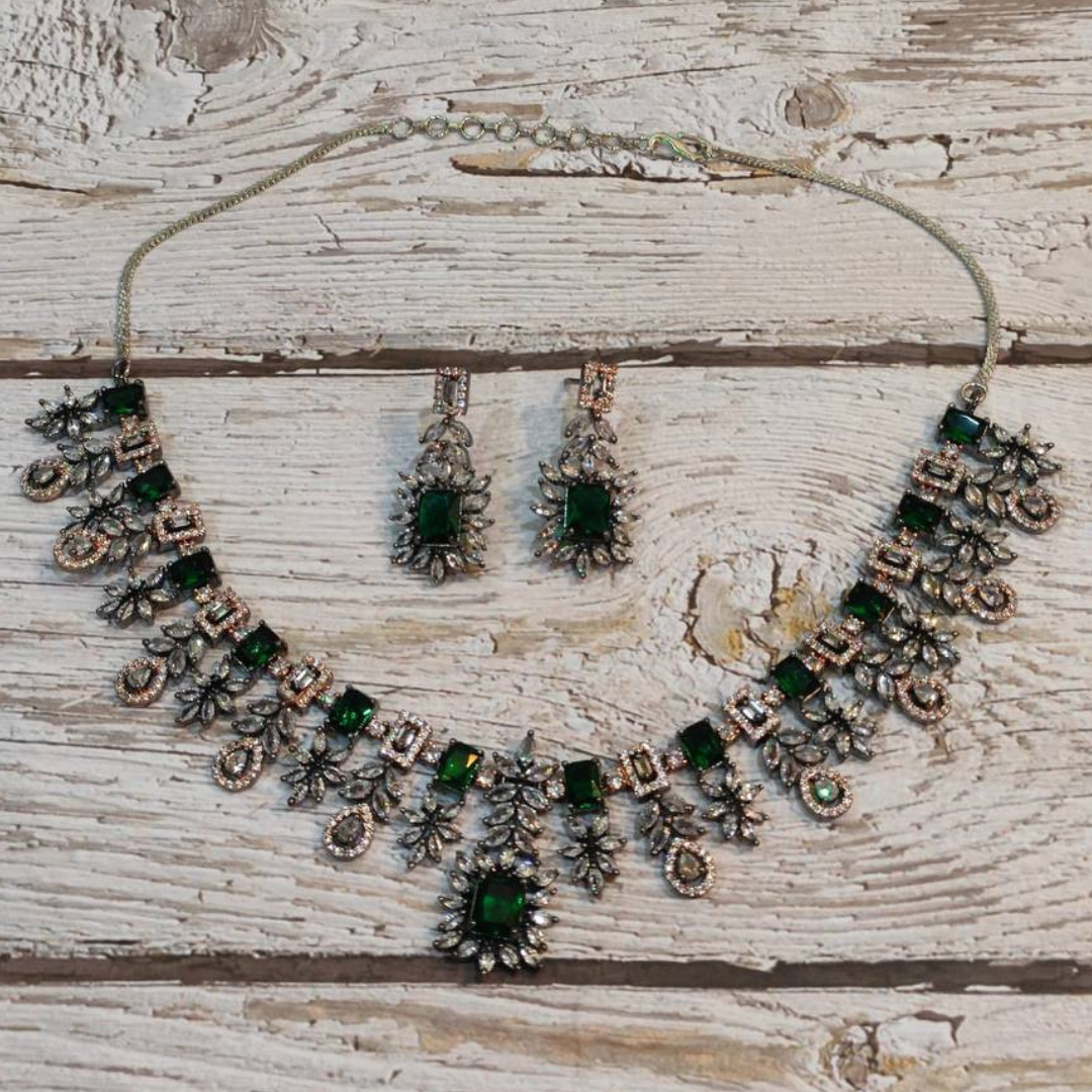 CHARLIZA GREEN NECKLACE