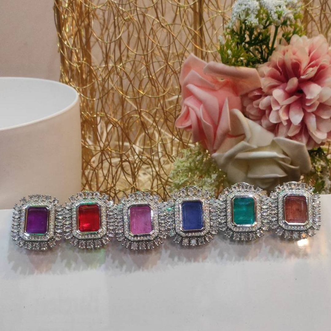 ELIZABETH (III) PURPLE EARRING