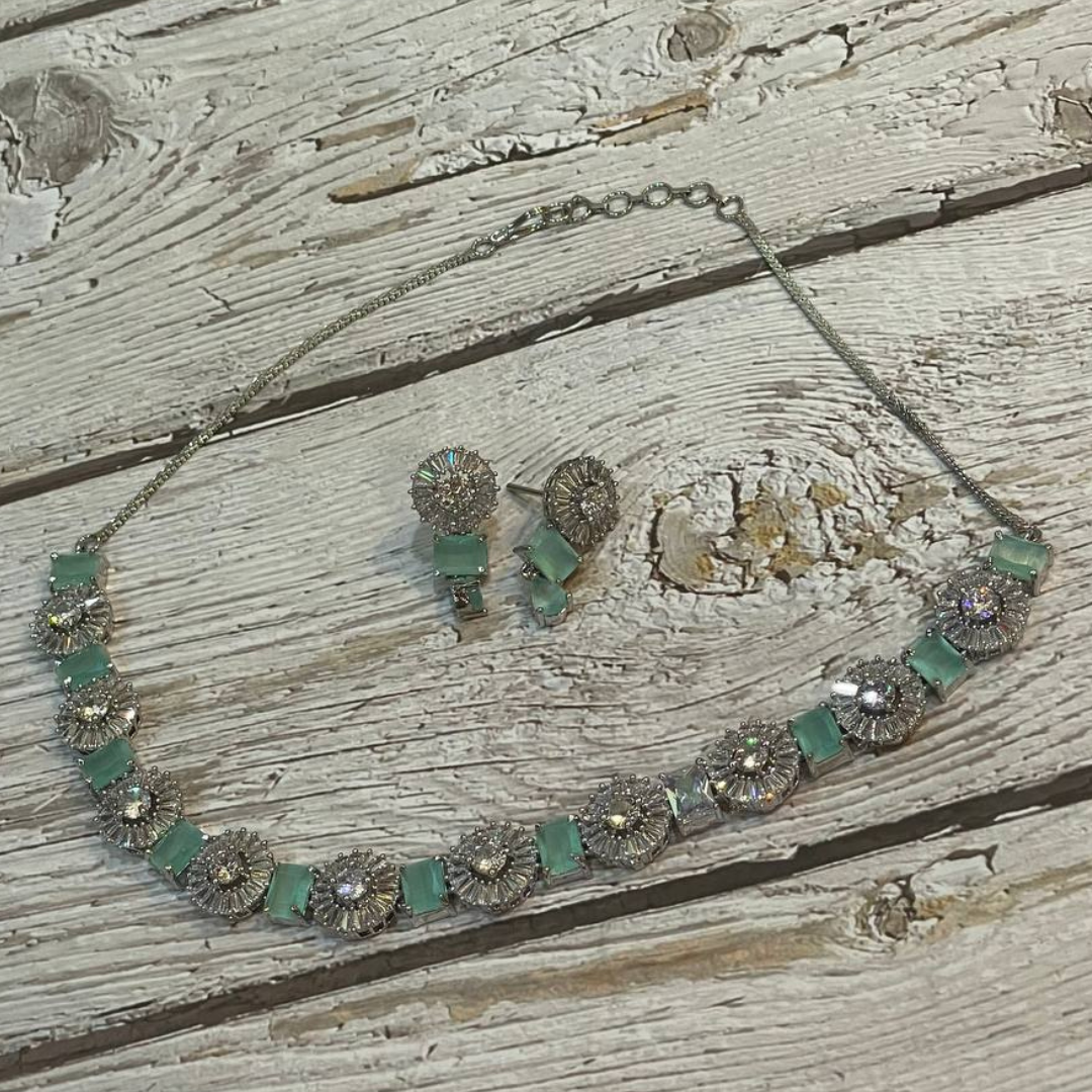 EMMA MINT GREEN NECKLACE