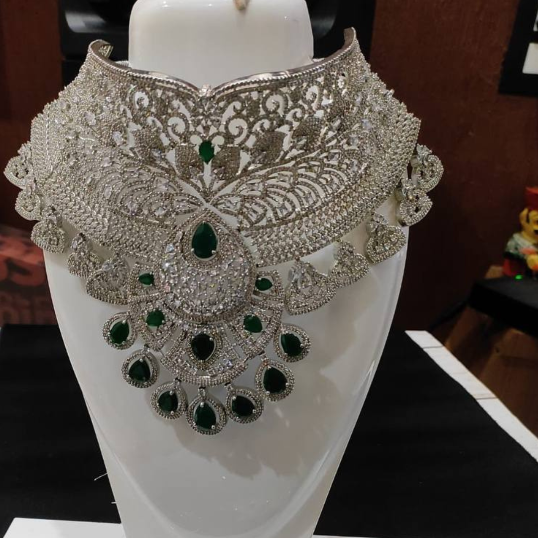 EMERALD HALLE NECKLACE