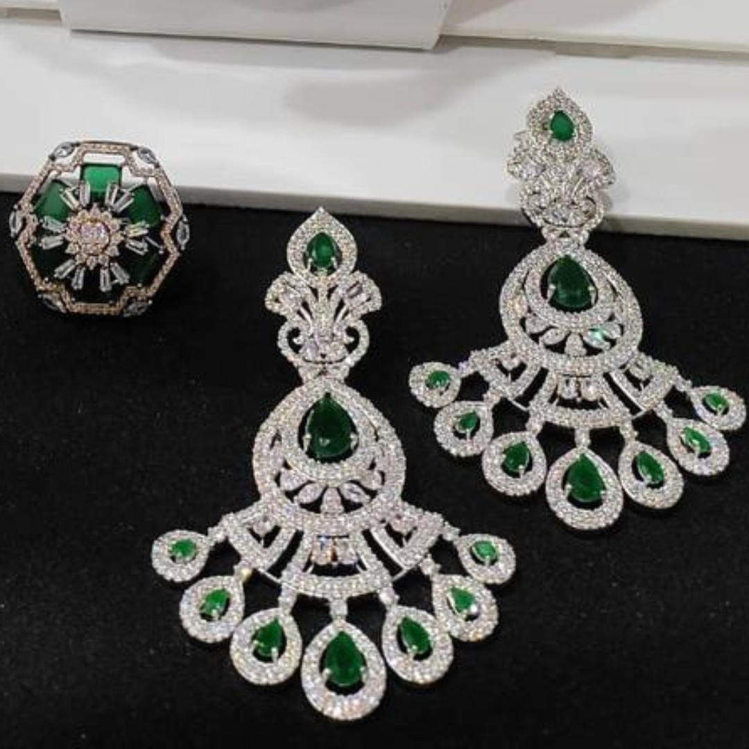 EMERALD HALLE NECKLACE
