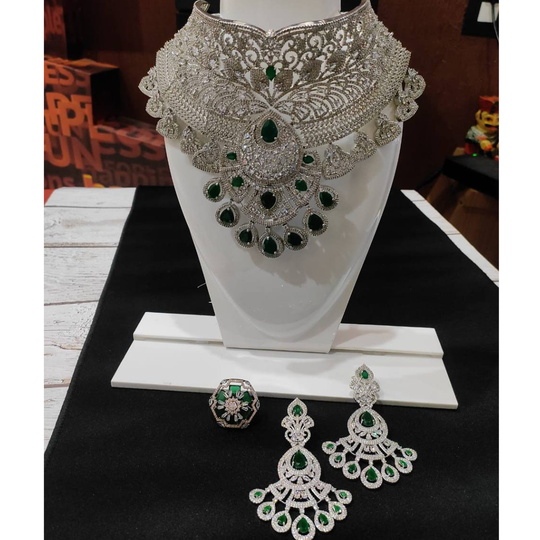 EMERALD HALLE NECKLACE