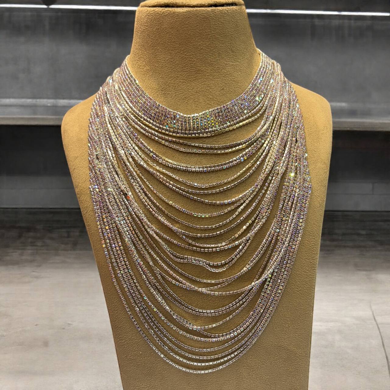 REHA SILVER NECKLACE