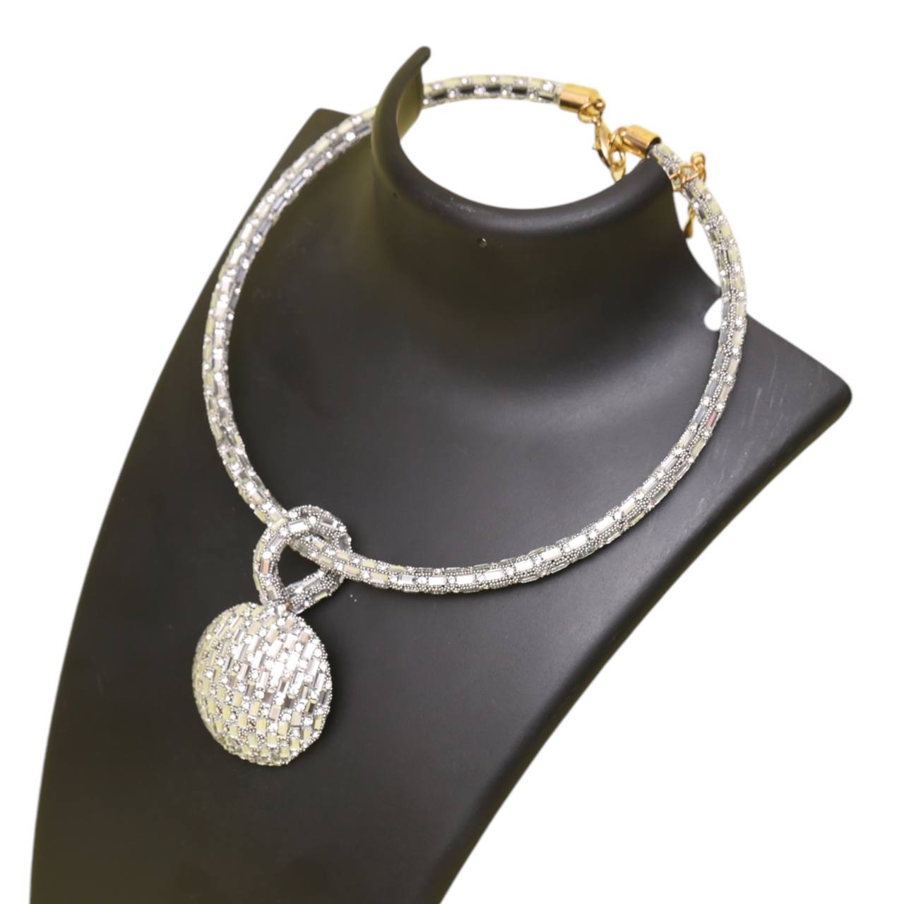 FAVE SILVER NECKLACE