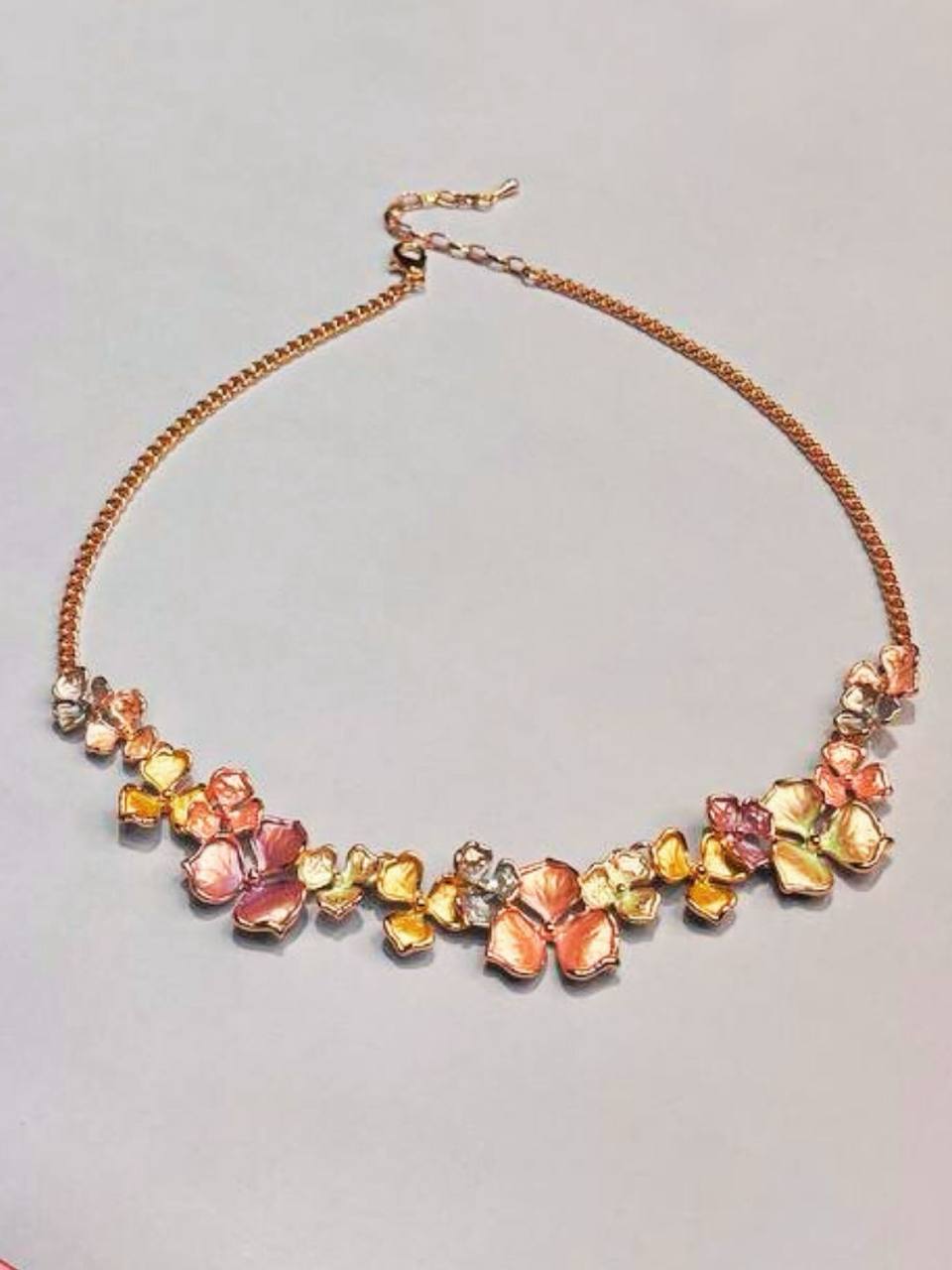Tinny flora chain necklace