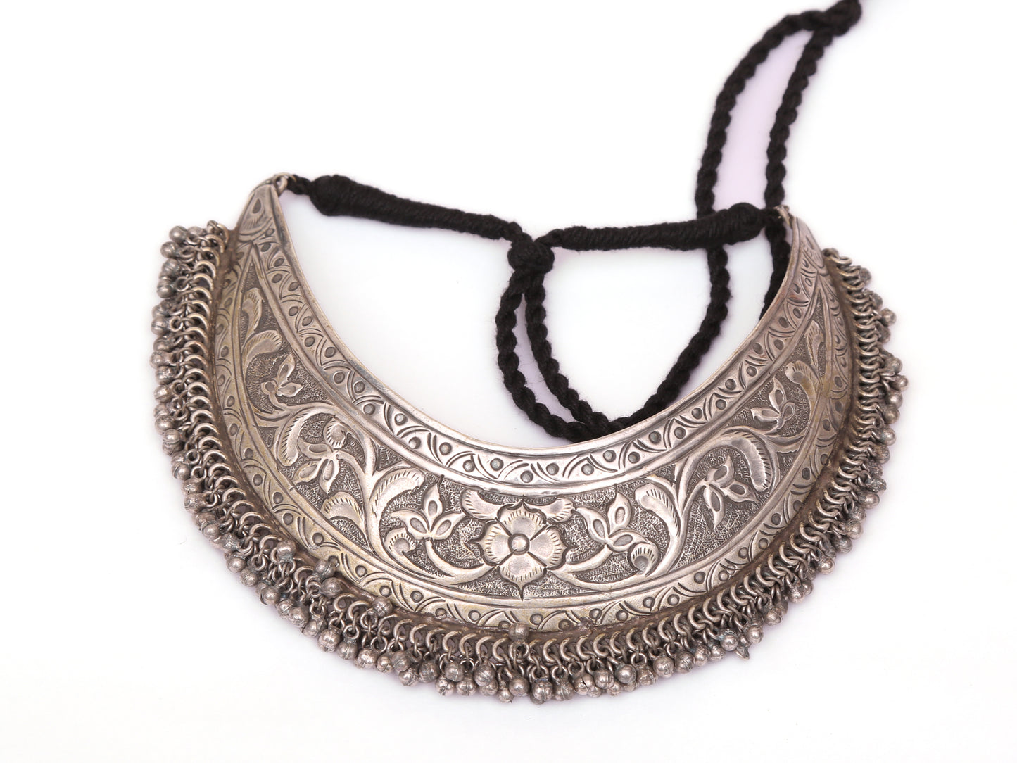 Luma choker necklace
