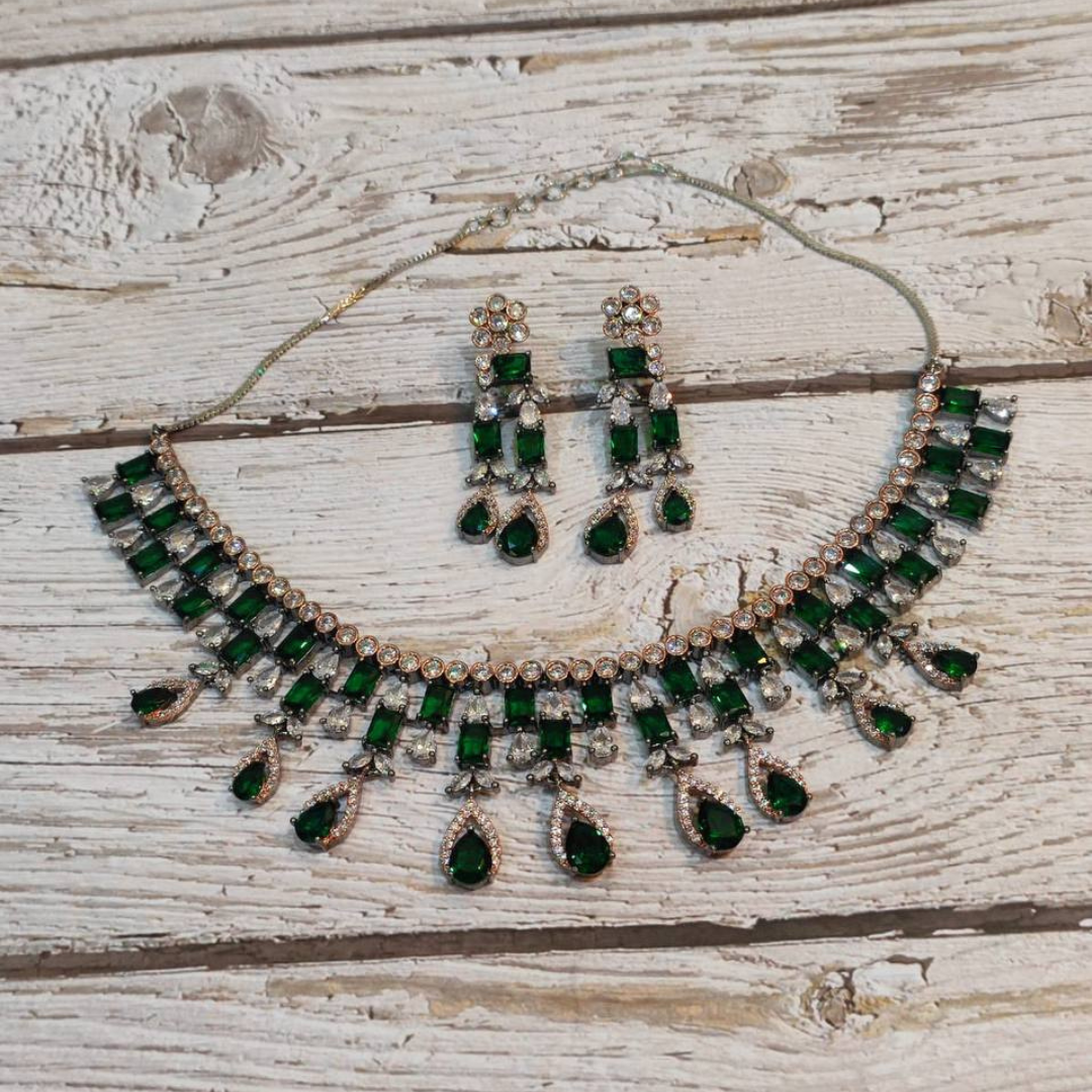 EMERALD LAUREN NECKLACE