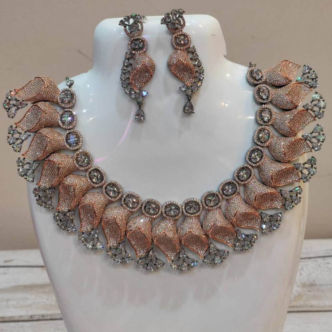 MILA WHITE NECKLACE