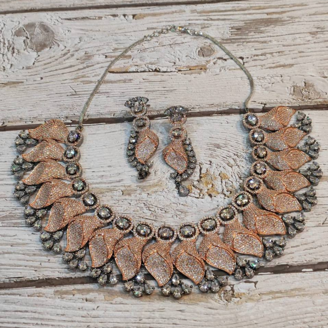 MILA WHITE NECKLACE