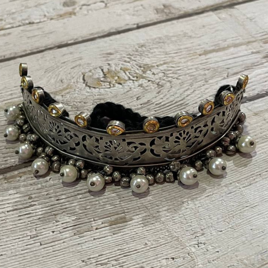 RONAK WHITE NECKLACE