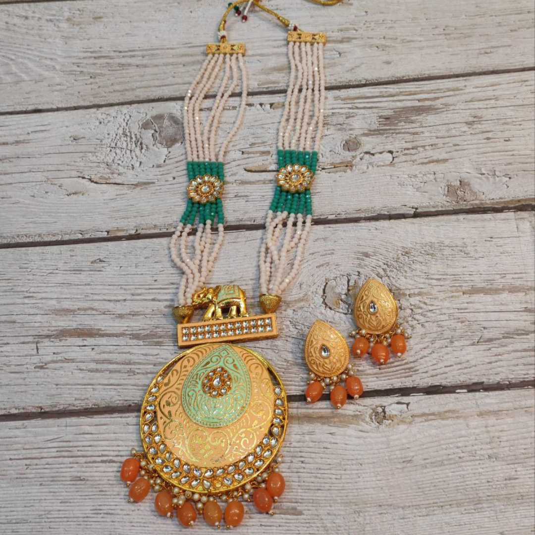 SAANVI PEACH NECKLACE