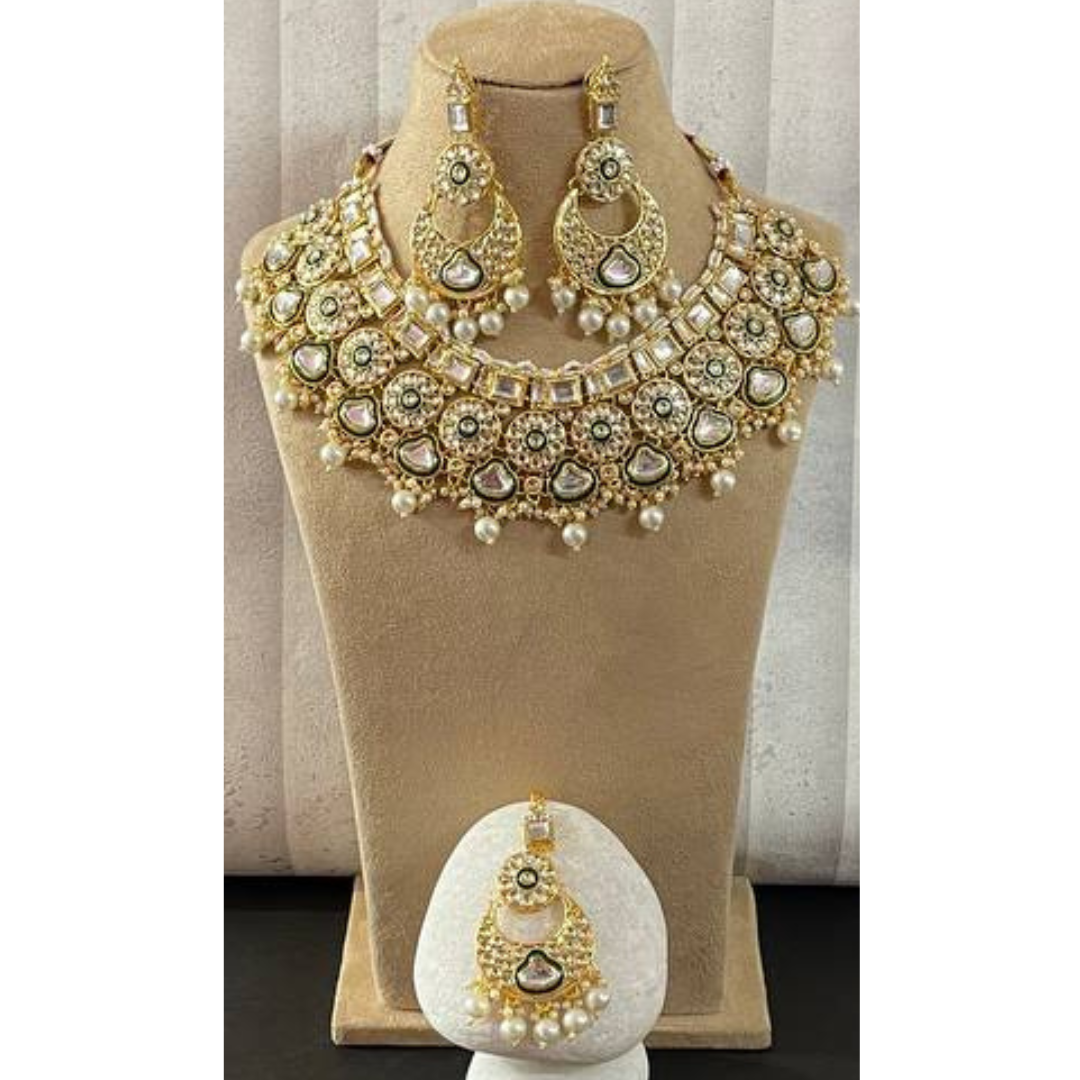 RAKSHNI IVORY NECKLACE