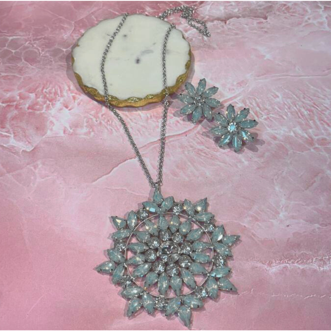 HEI-RAN WHITE NECKLACE