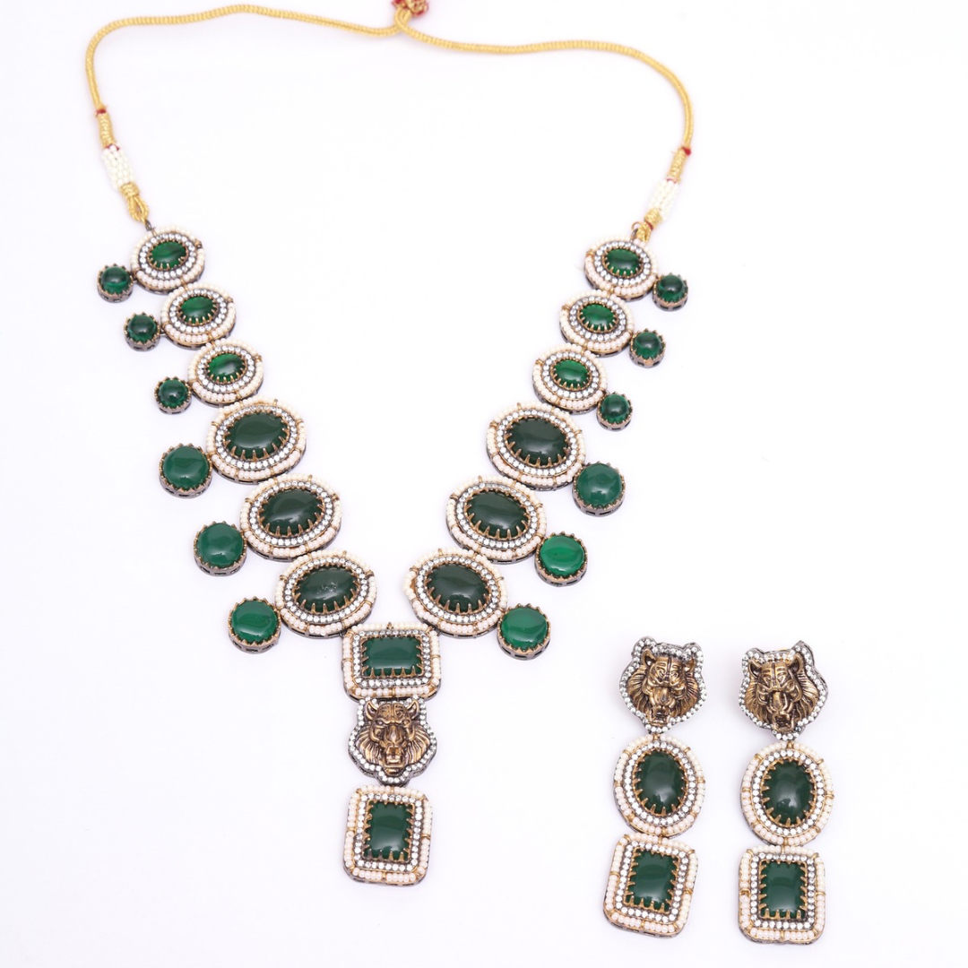 SOMYA EMERALD NECKLACE