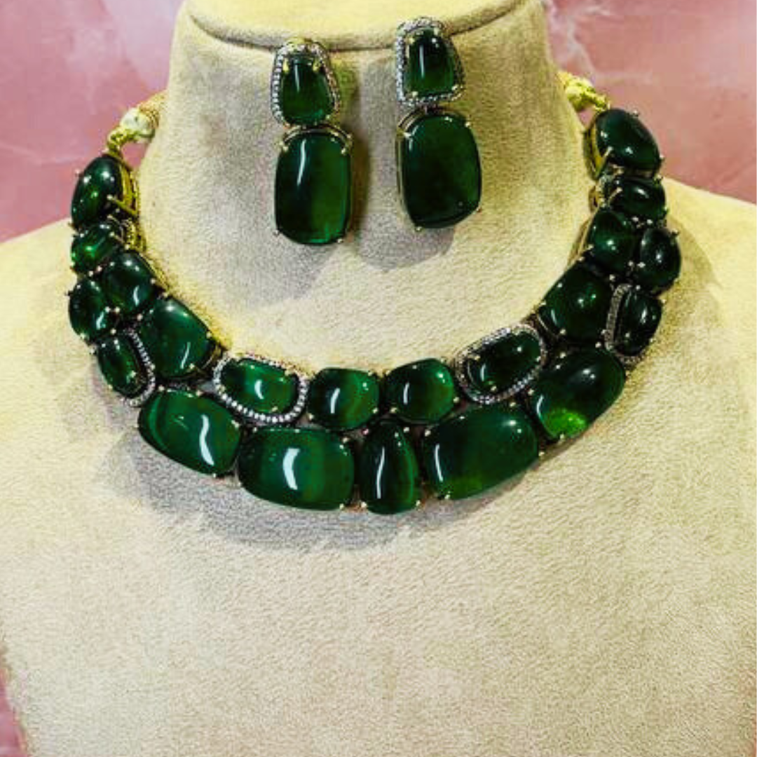 CROWN EMERALD NECKLACE