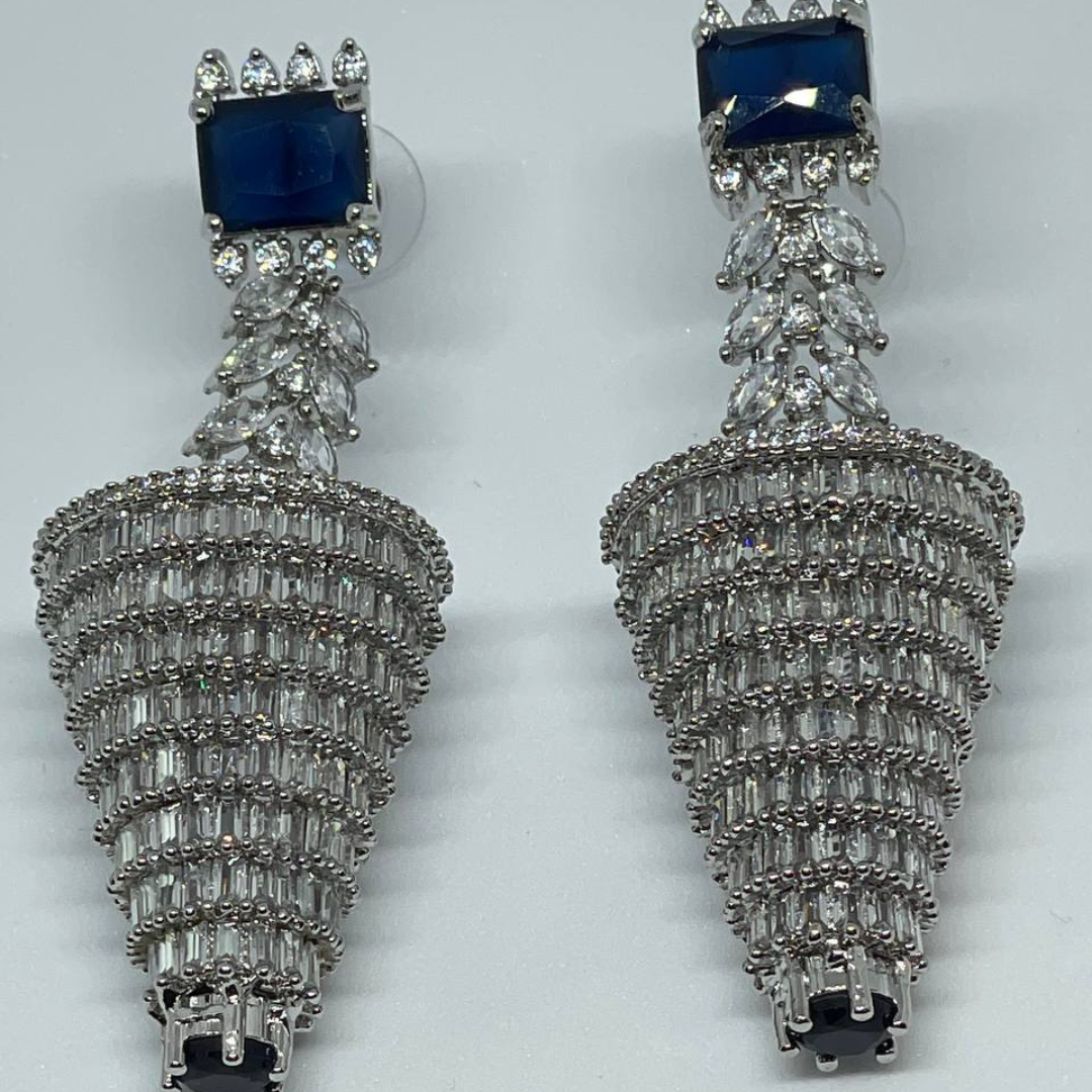 VICTORIA BLUE EARRING