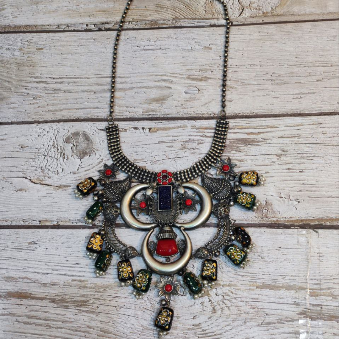 SHORYA STATEMENT NECKLACE