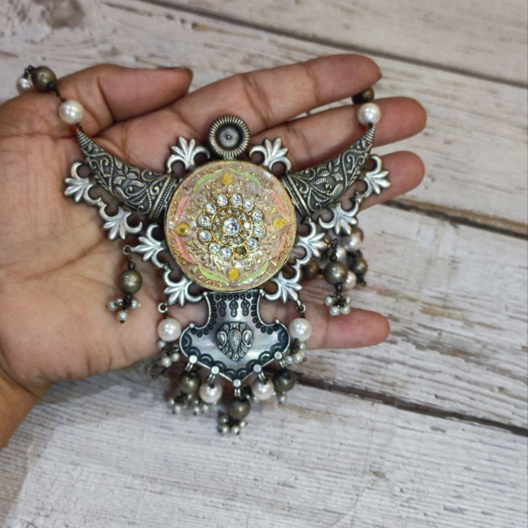 PEACH MENAKA NECKLACE