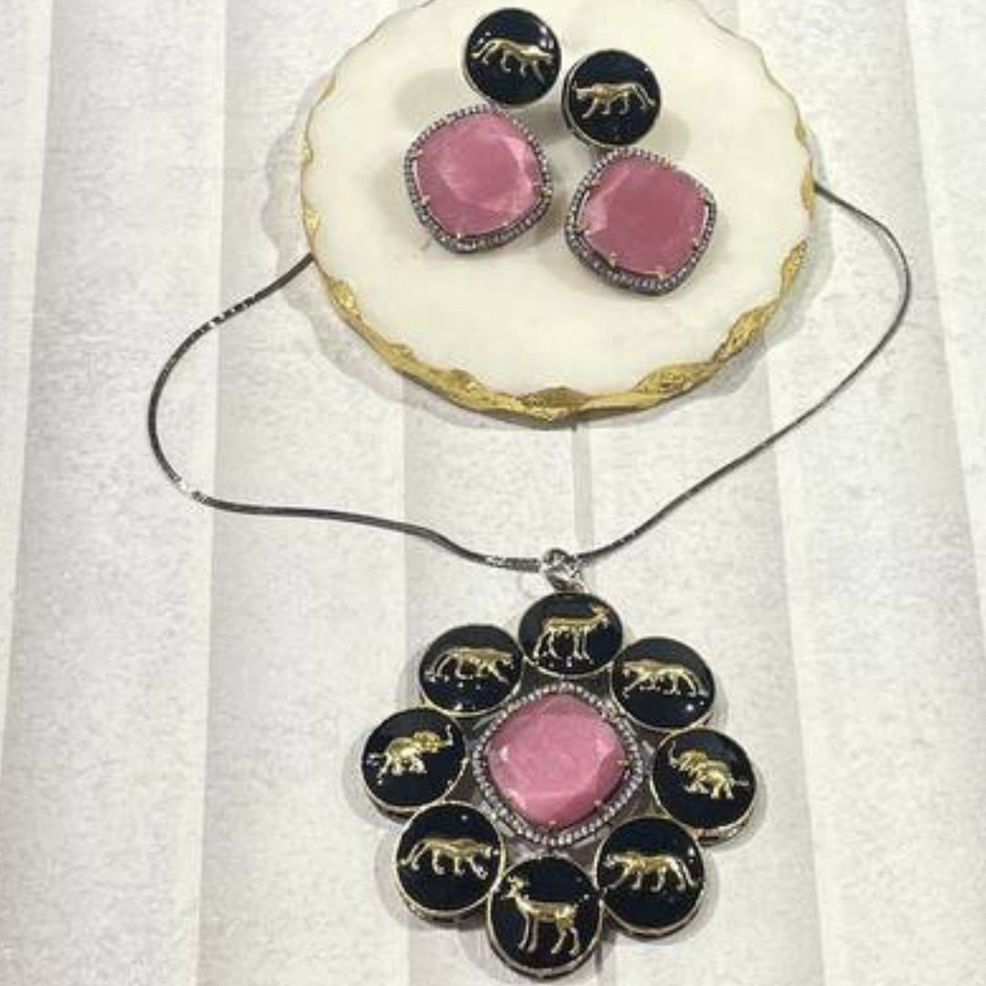 FLOORA PINK NECKLACE