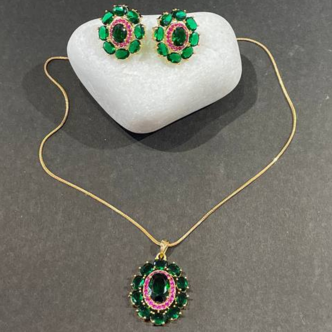 DEEPI GREEN NECKLACE