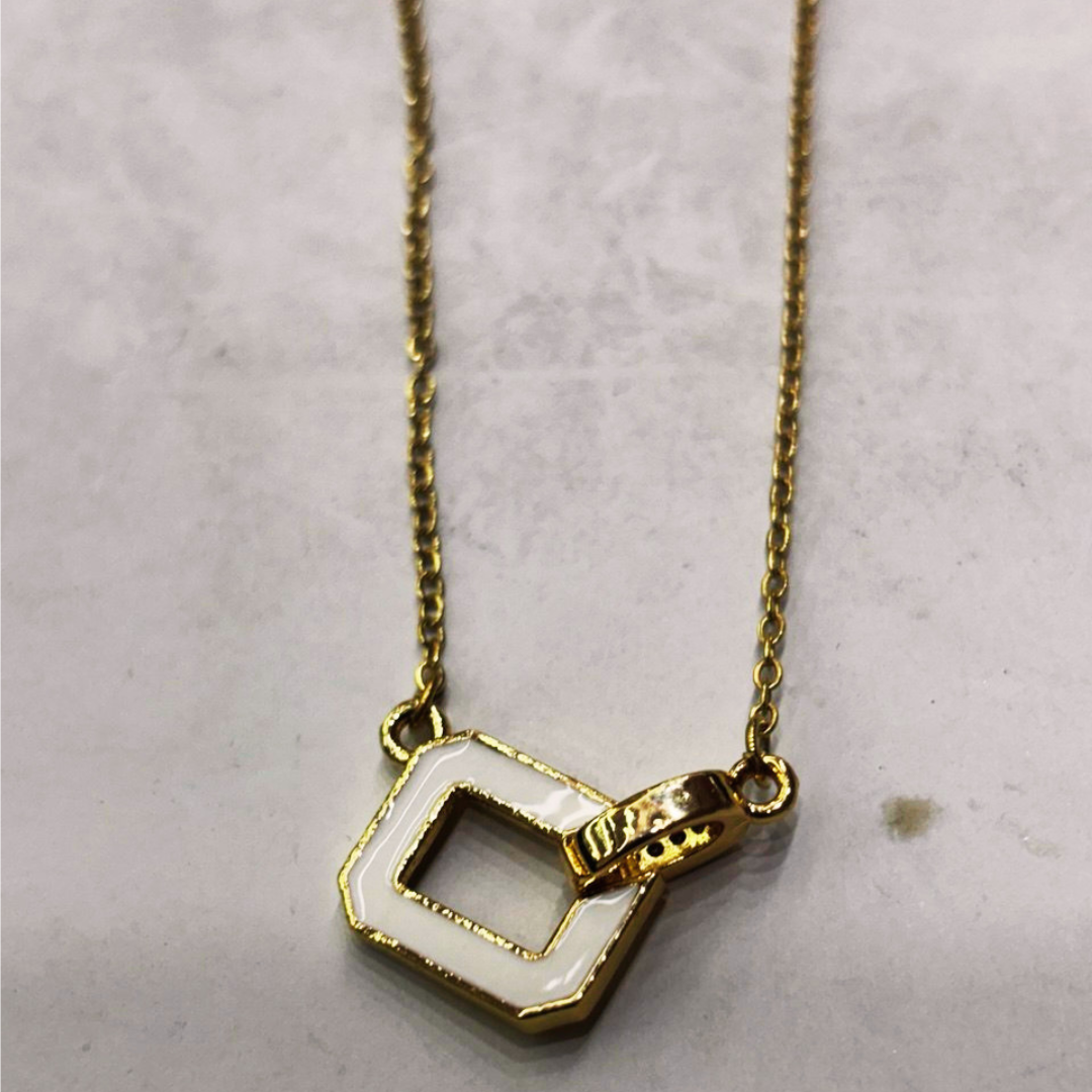 W tetra chain necklace