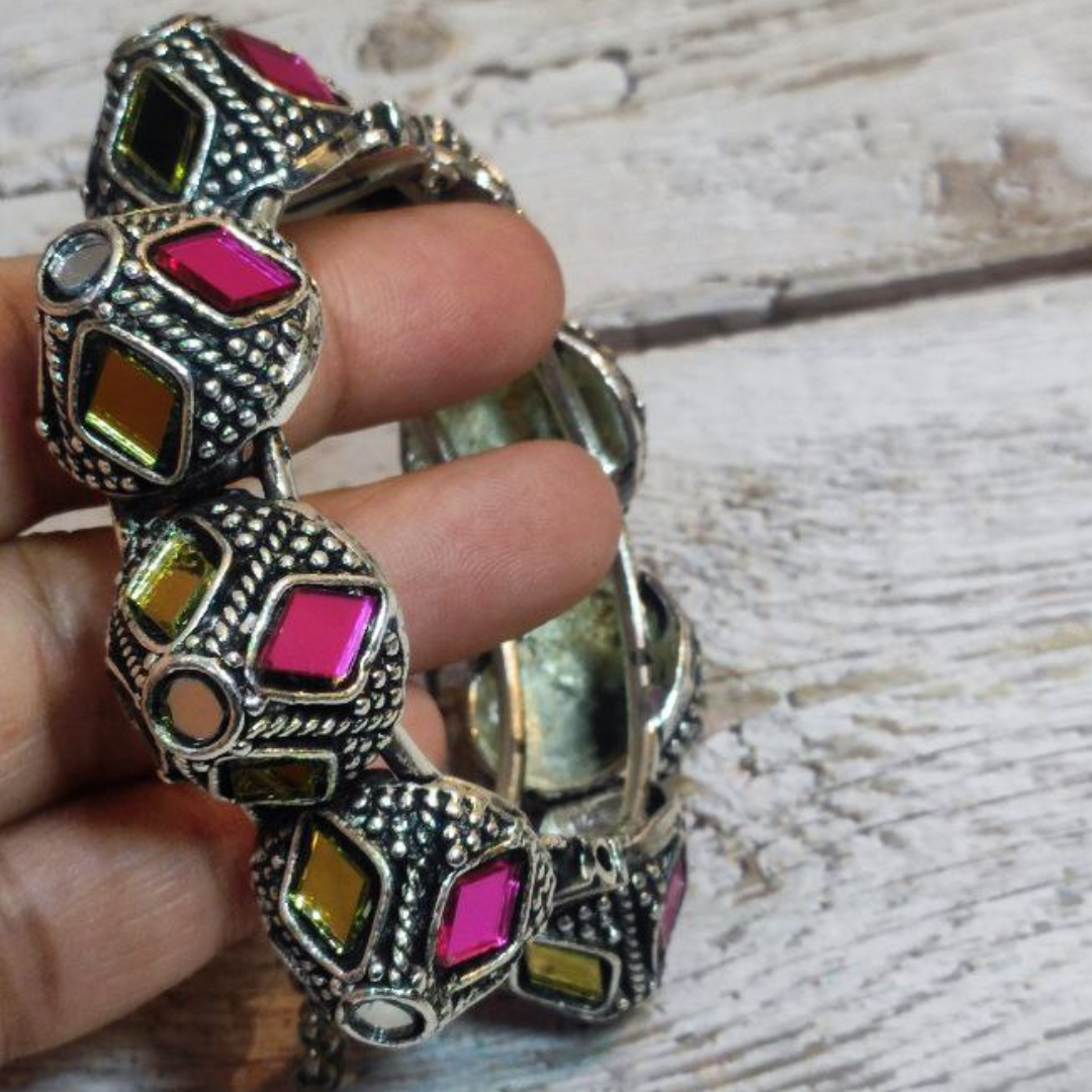 AFSHANEH AFGAANI BANGLE
