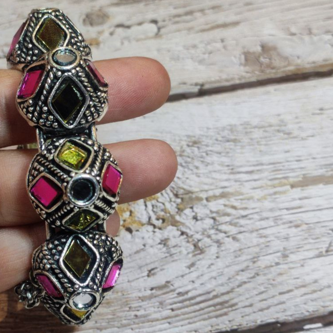 AFSHANEH AFGAANI BANGLE