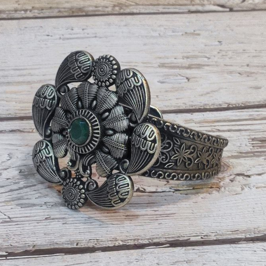 LIGHT TTEEL FLOWER BRACELET