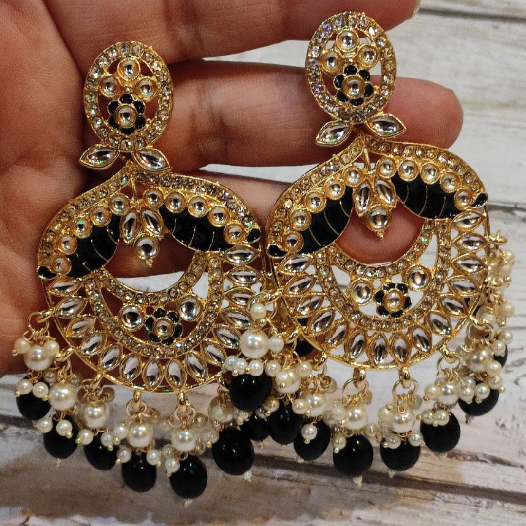 CHITRA BLACK EARRING