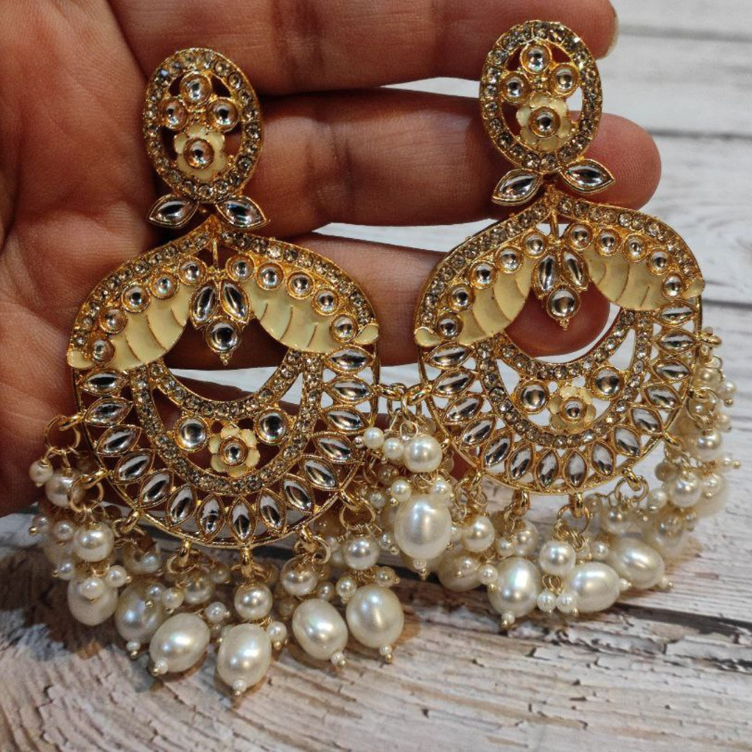 CHITRA WHITE EARRING