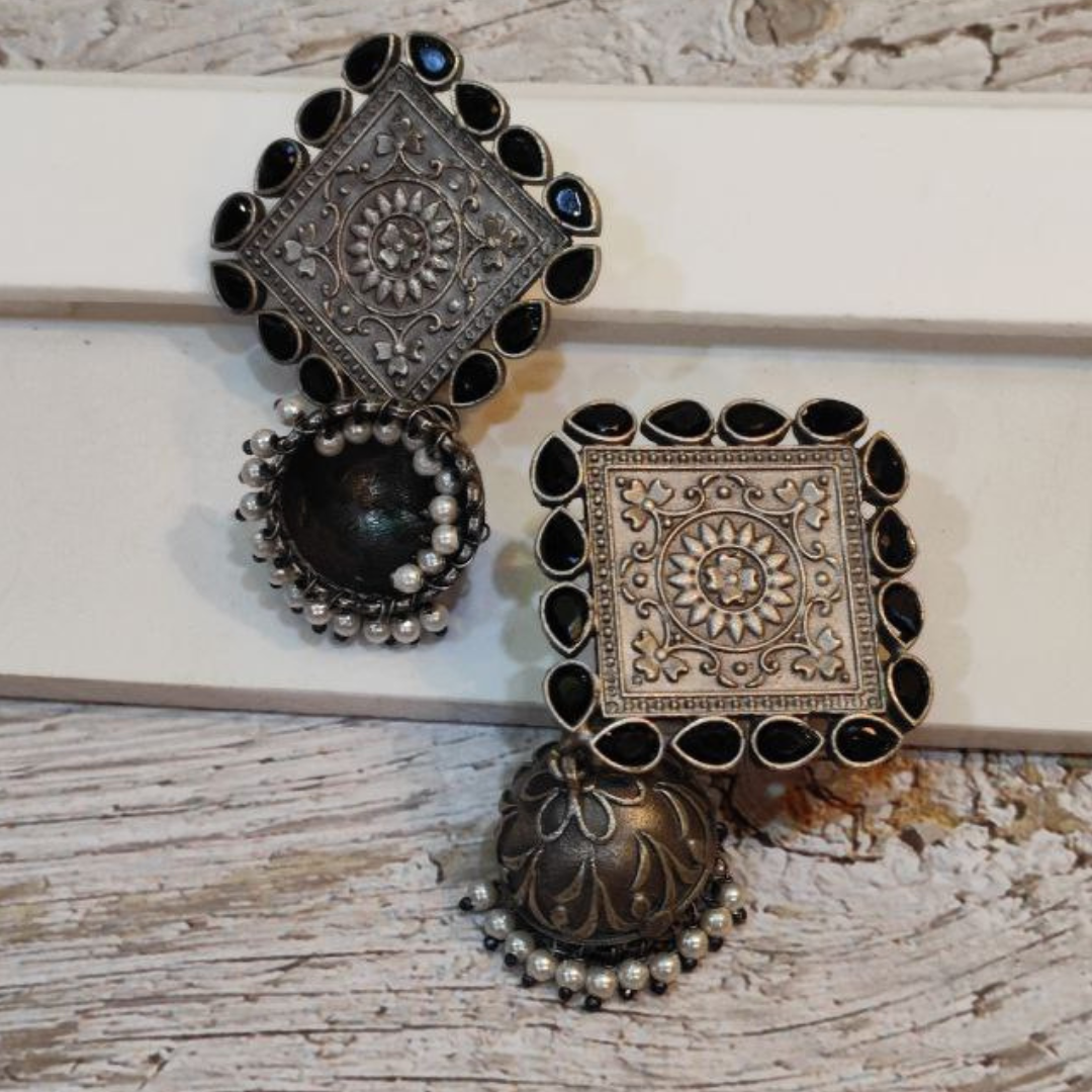 CHORAS BLACK EARRING