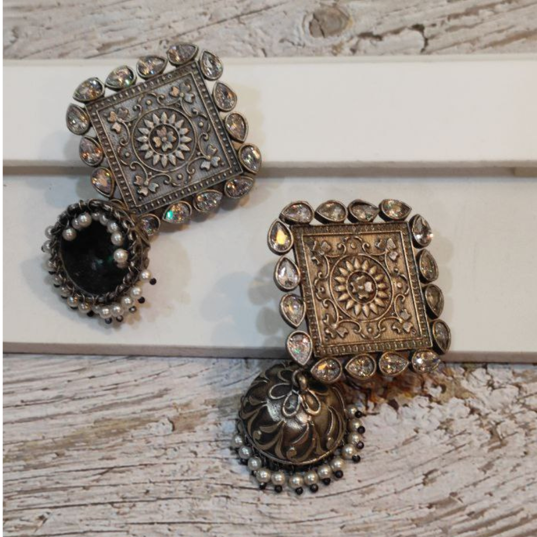 CHORAS WHITE EARRING