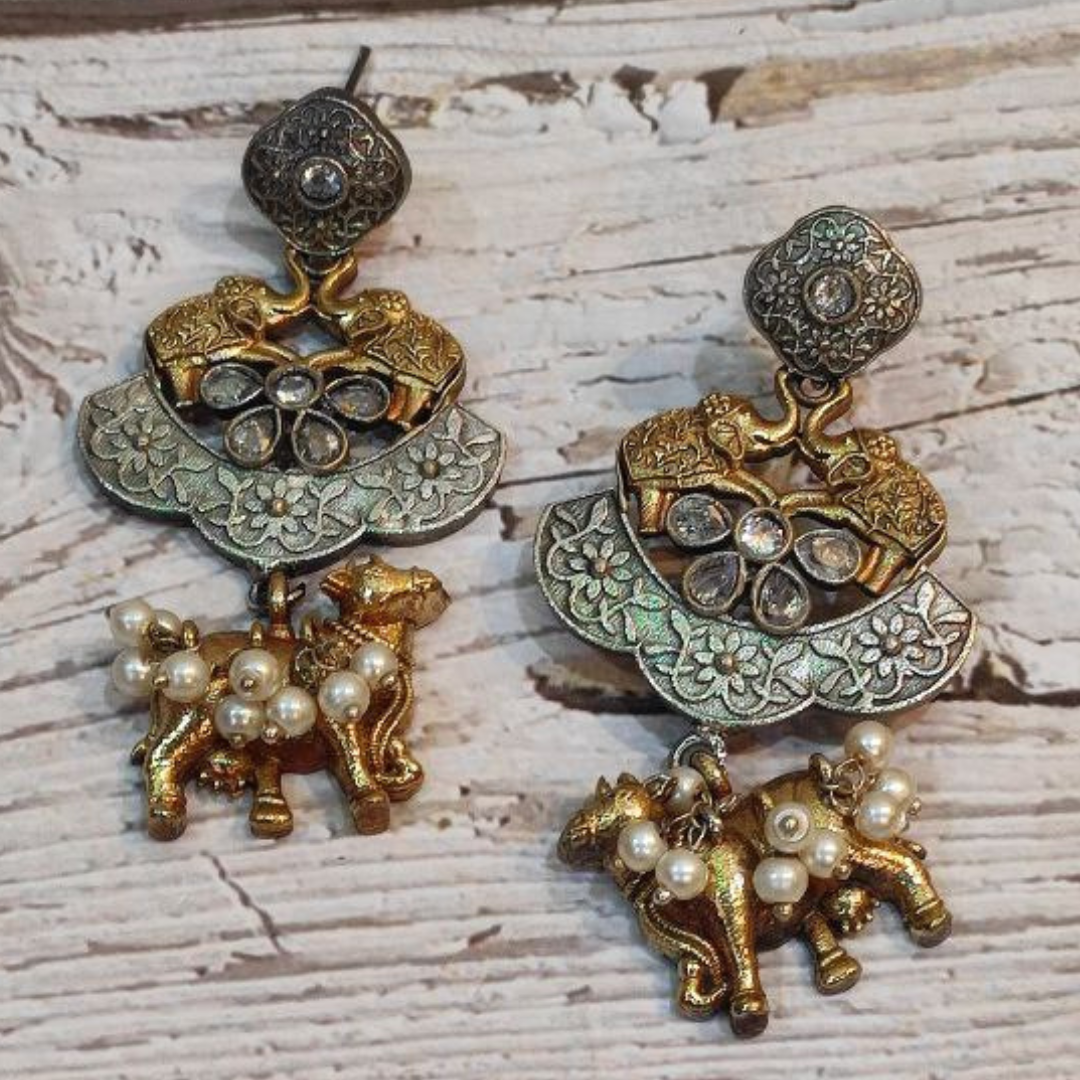 KAAMDHENU WHITE EARRING