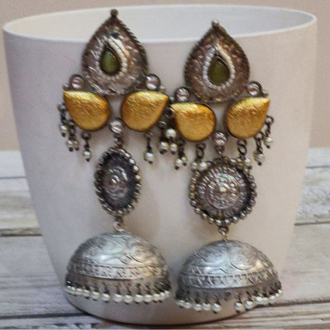 SAANJH OLIVE EARRING