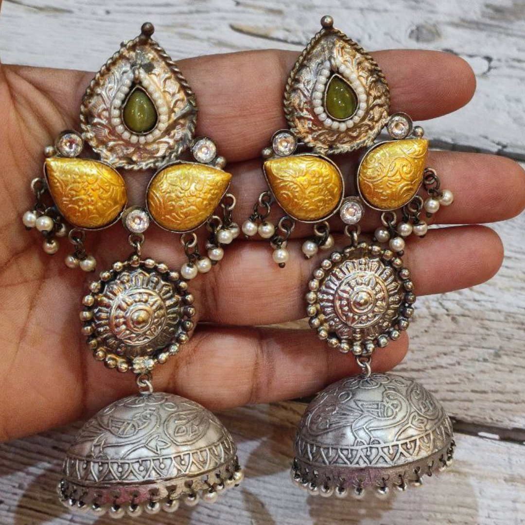 SAANJH OLIVE EARRING