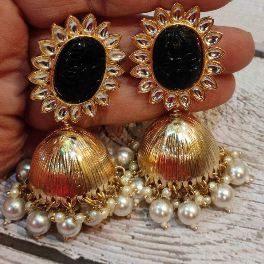VANYA BLACK EARRING