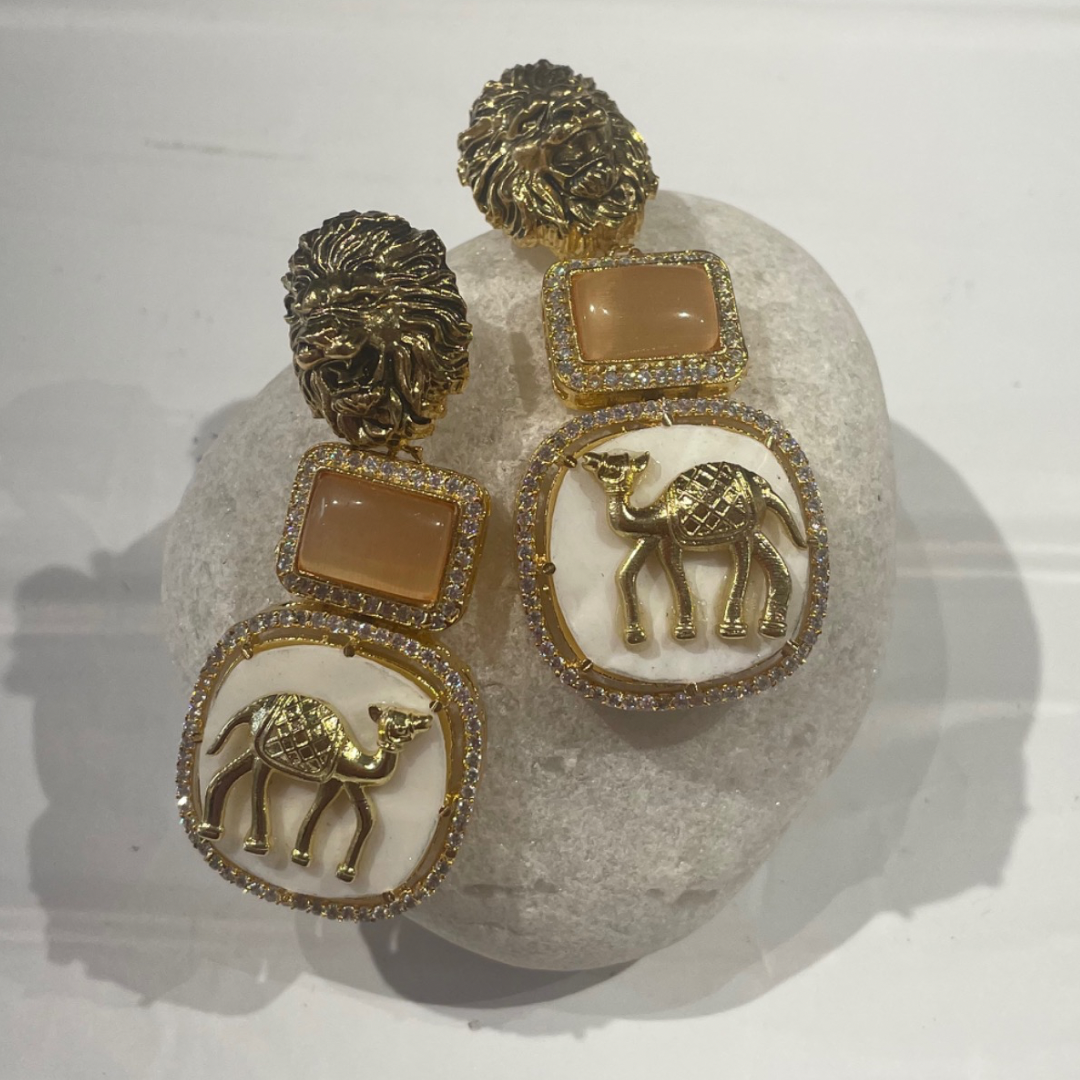 CAMEEKA PEACH EARRINGS