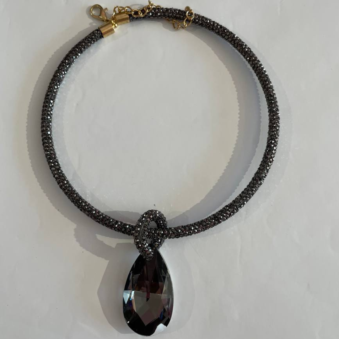 BINNA BLACK NECKLACE