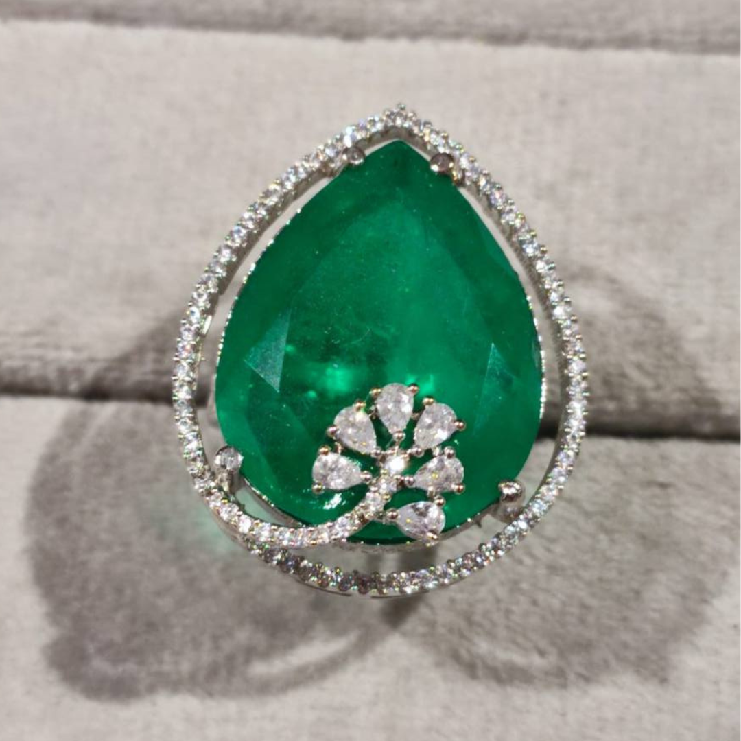 NEA EMERALD RING