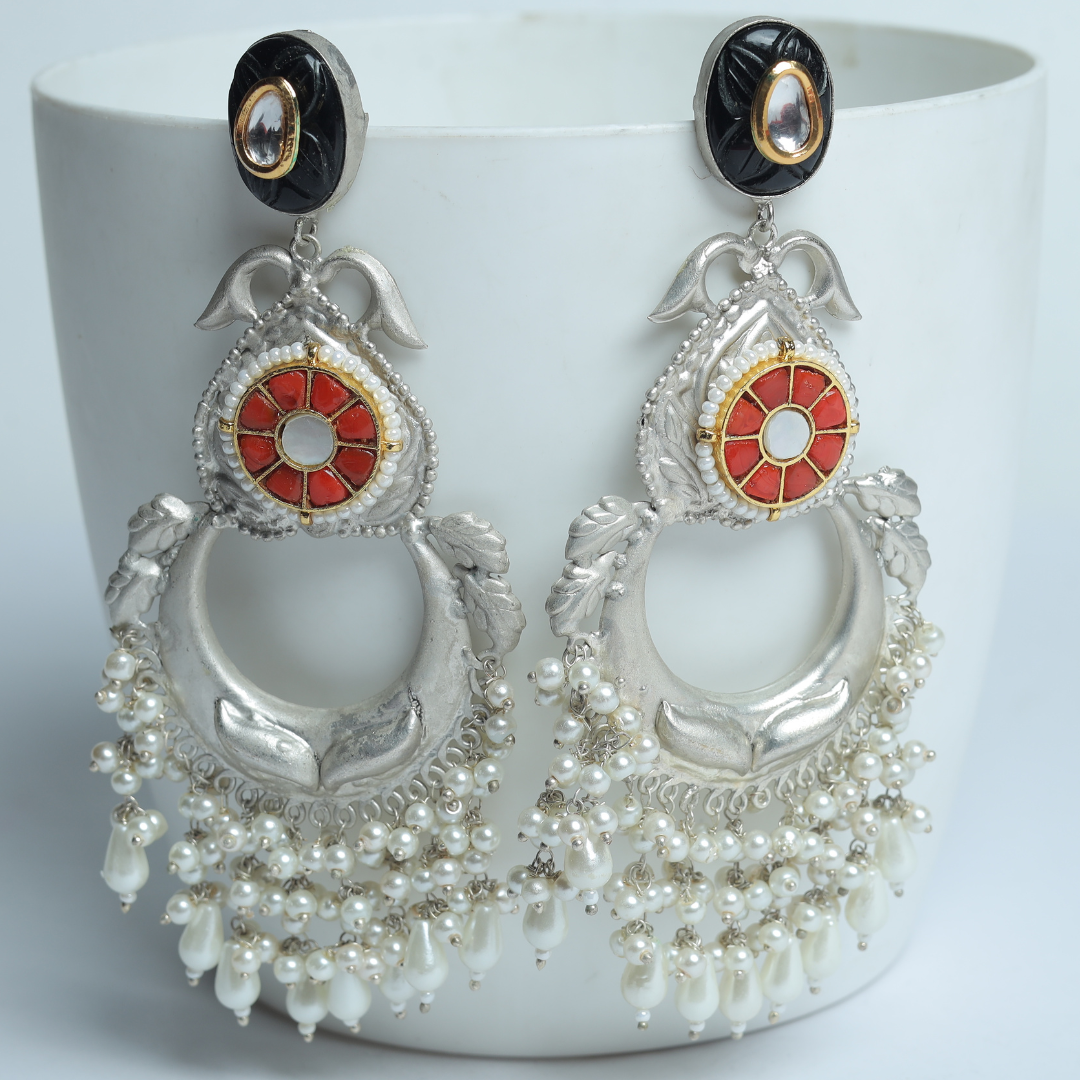 BEEJA BLACK EARRING