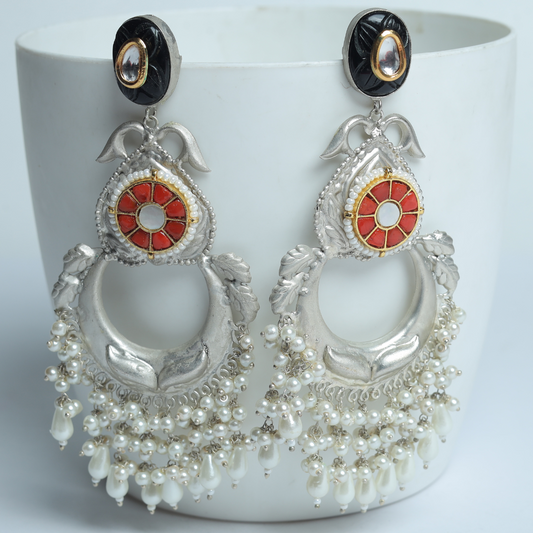 BEEJA BLACK EARRING