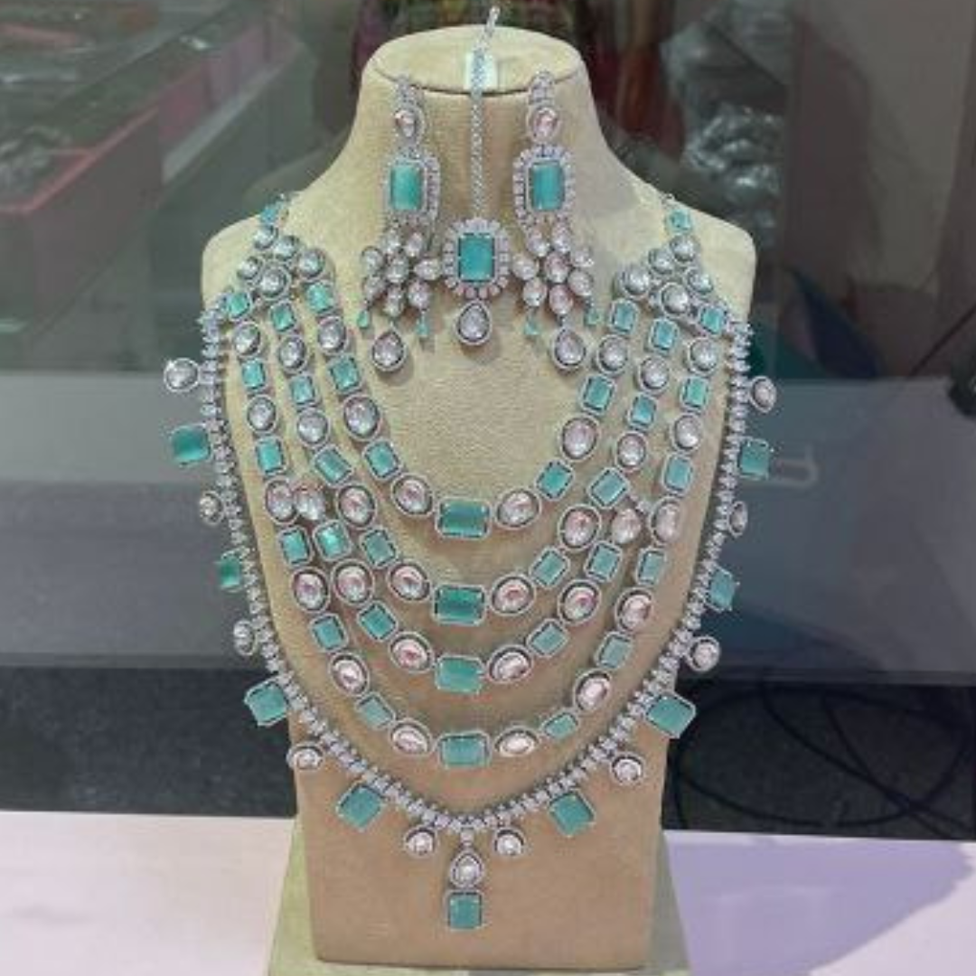 PARI EMERALD NECKLACE