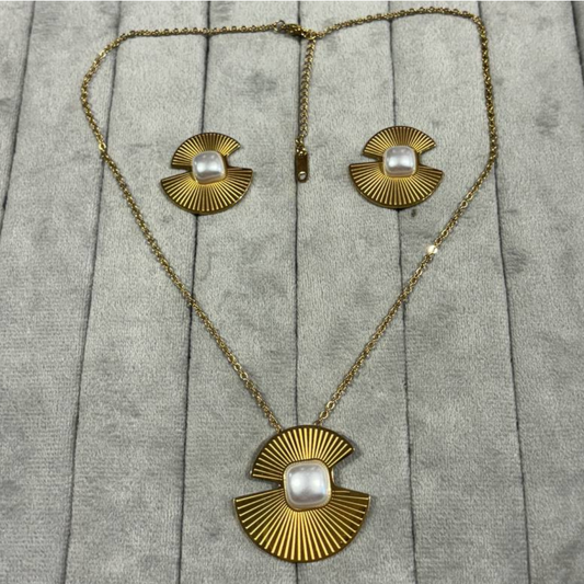 GUHIKA NECKLACE SET