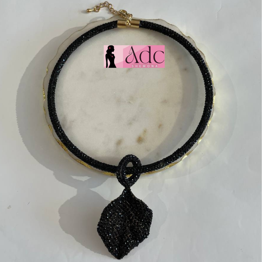 HANA BLACK NECKLACE