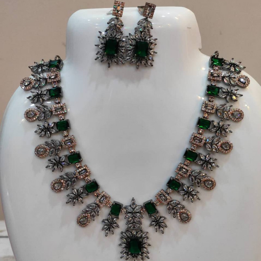 CHARLIZA GREEN NECKLACE