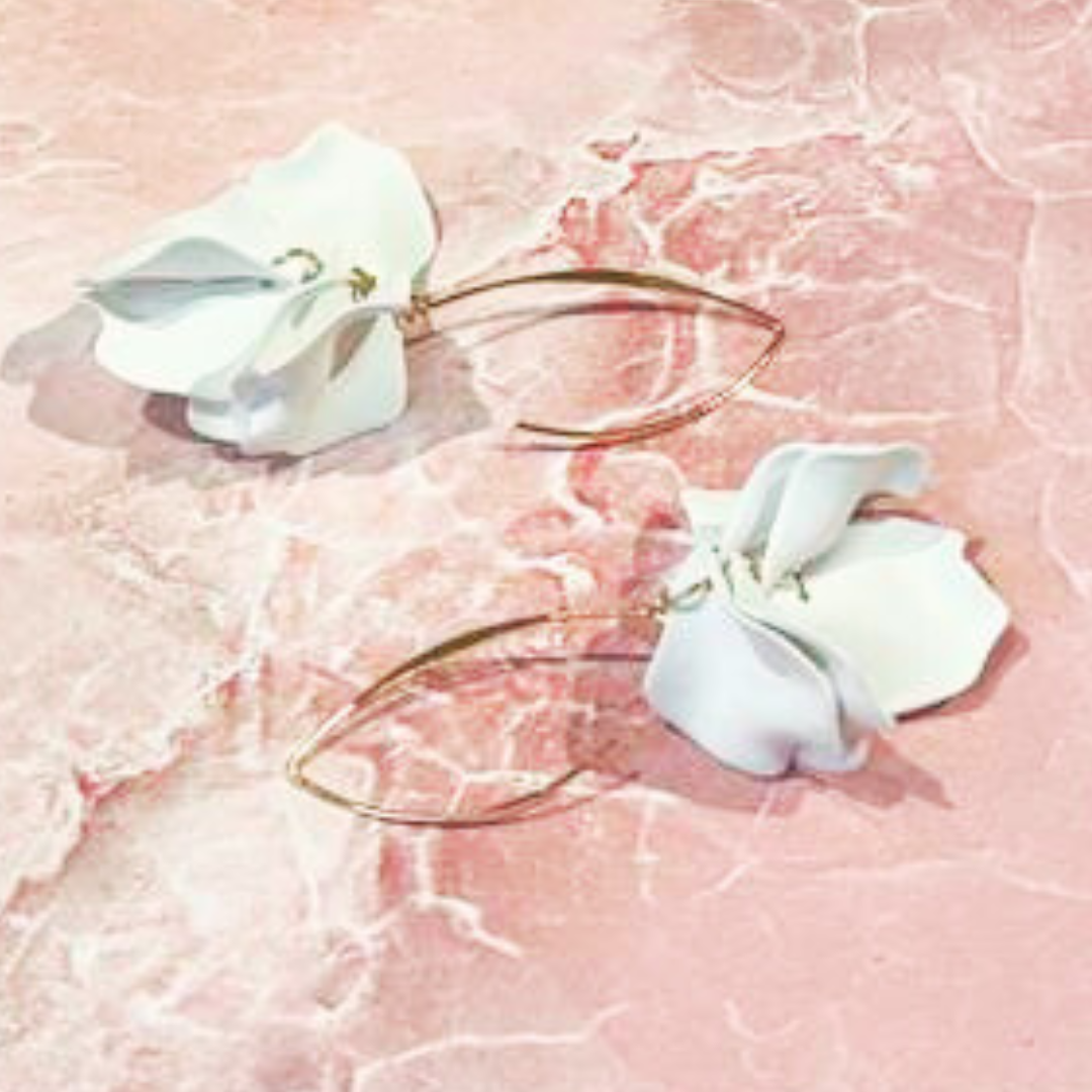 WHITE (M) KKOCH EARRINGS