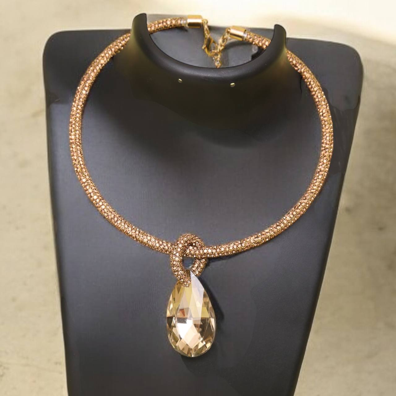 BINNA GOLDEN NECKLACE